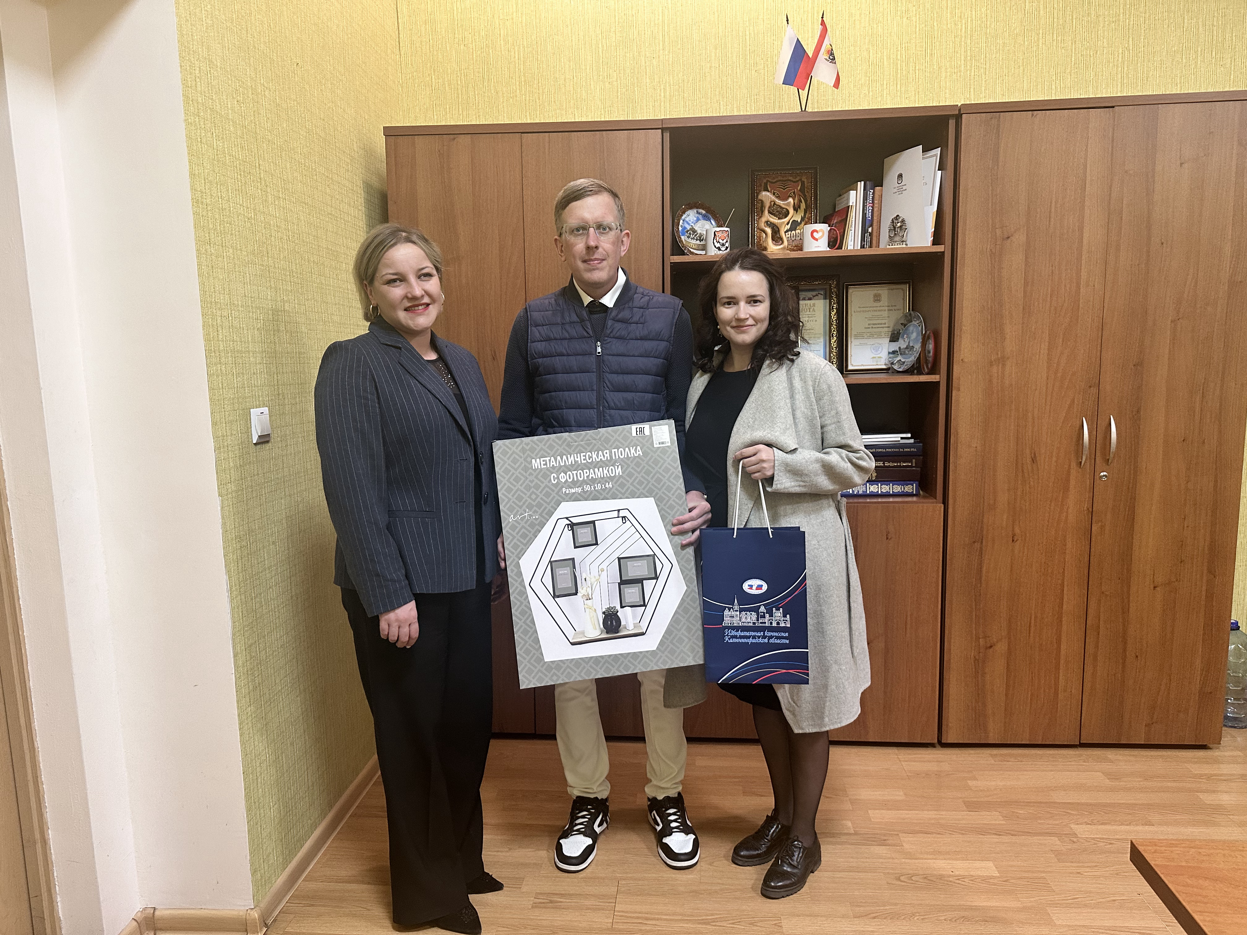 Победителям и призерам областного фотоконкурса «Мама, папа, я – идет на выборы семья!» вручили заслуженные награды