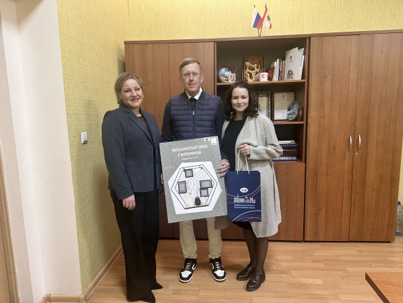 Победителям и призерам областного фотоконкурса «Мама, папа, я – идет на выборы семья!» вручили заслуженные награды